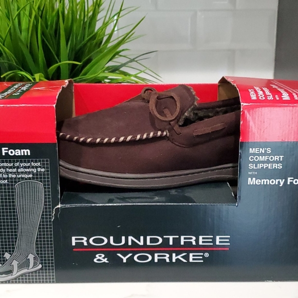 "New" Men's Roundtree & Yorke Memory Foam Slippers - Picture 2 of 3